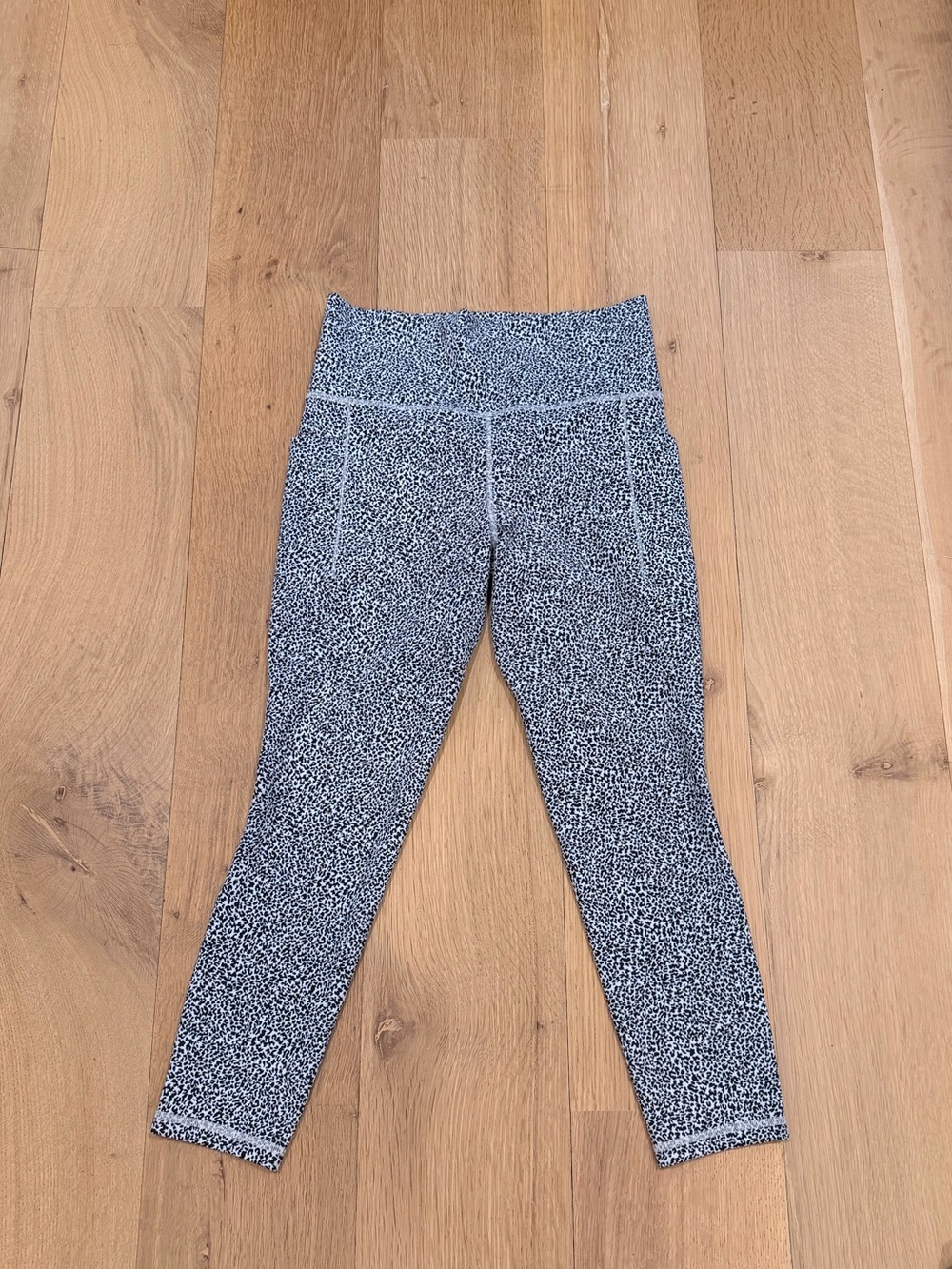Athleta Salutation Stash Textured Tight Leggings Size Medium